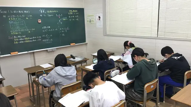 61943 サインワン伊坂校 教室3