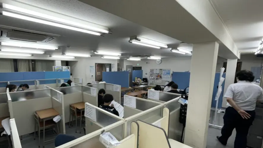 56718_個別指導wam 南加賀屋校_教室内