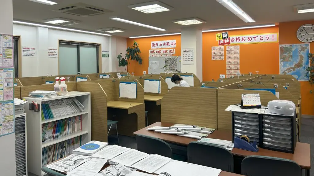 142970_個別指導wam 木太校_教室内