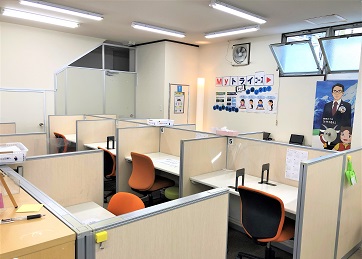 個別教室トライ_61577_春日原校_教室内(01)