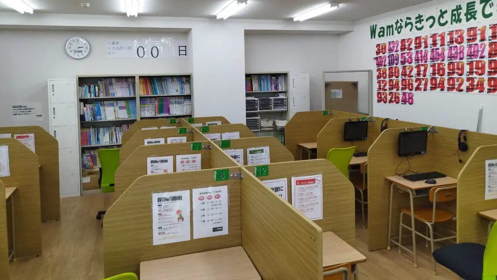 56786_個別指導wam 下貝塚校_教室内