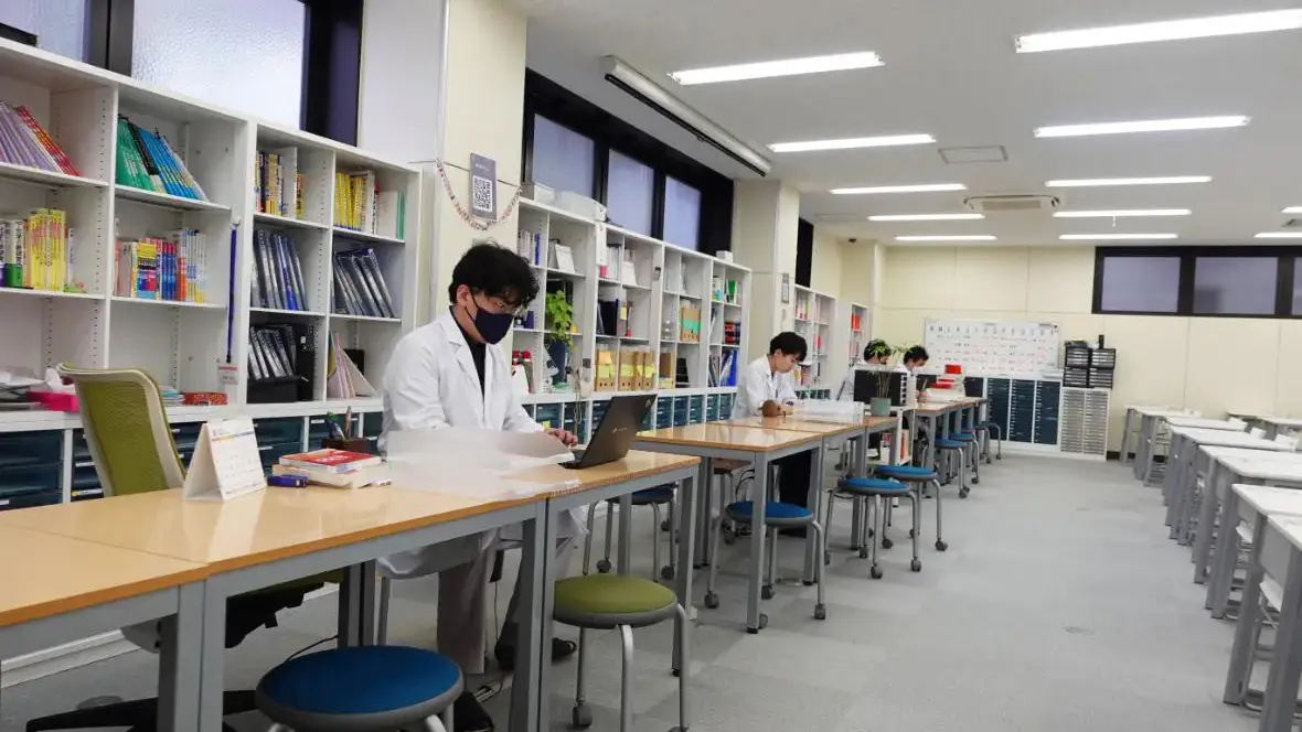 坪田塾_75530_本郷三丁目校_教室内