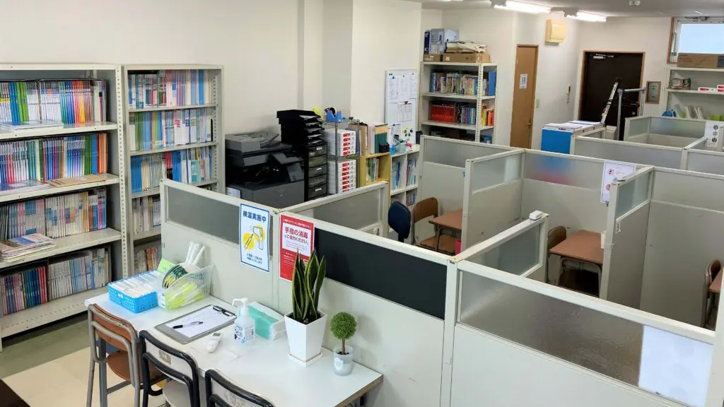 56703_個別指導wam 四箇郷校_教室内