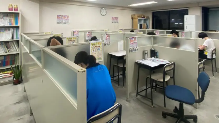 56732_個別指導wam 畠中校_教室内