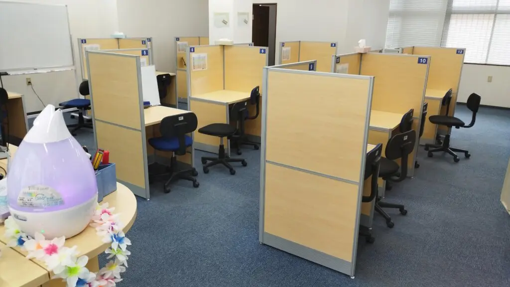 63641_個別指導wam 天理駅前校_教室内