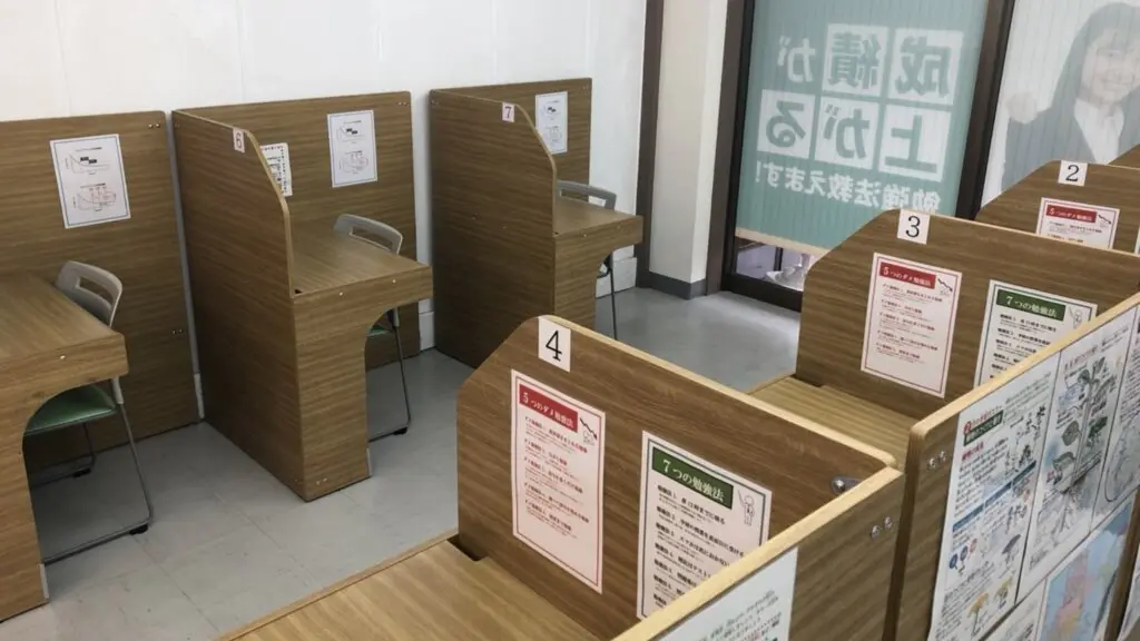 64732_個別指導wam 松戸六実校_教室内