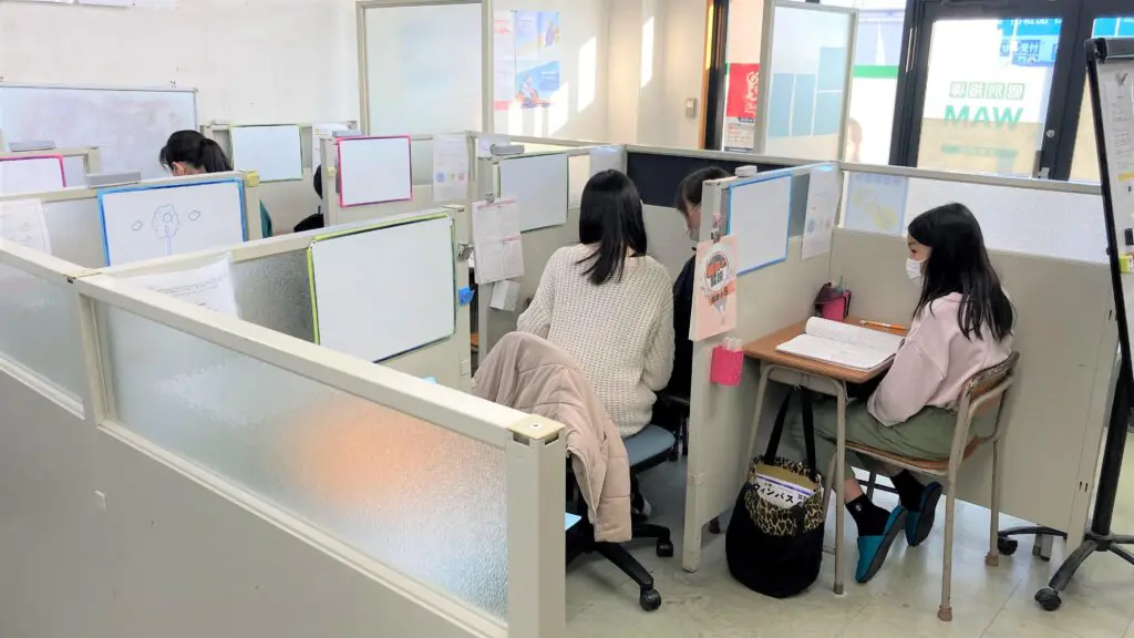 56703_個別指導wam 四箇郷校_教室内