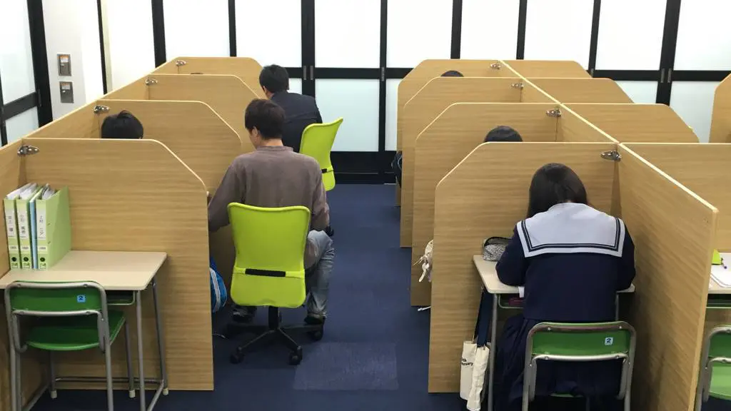 56784_個別指導wam はびきの校_教室内