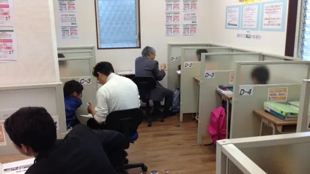 56753_個別指導wam 小宮町校_教室内
