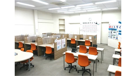 個別教室トライ_61484_和泉校_教室内(01)