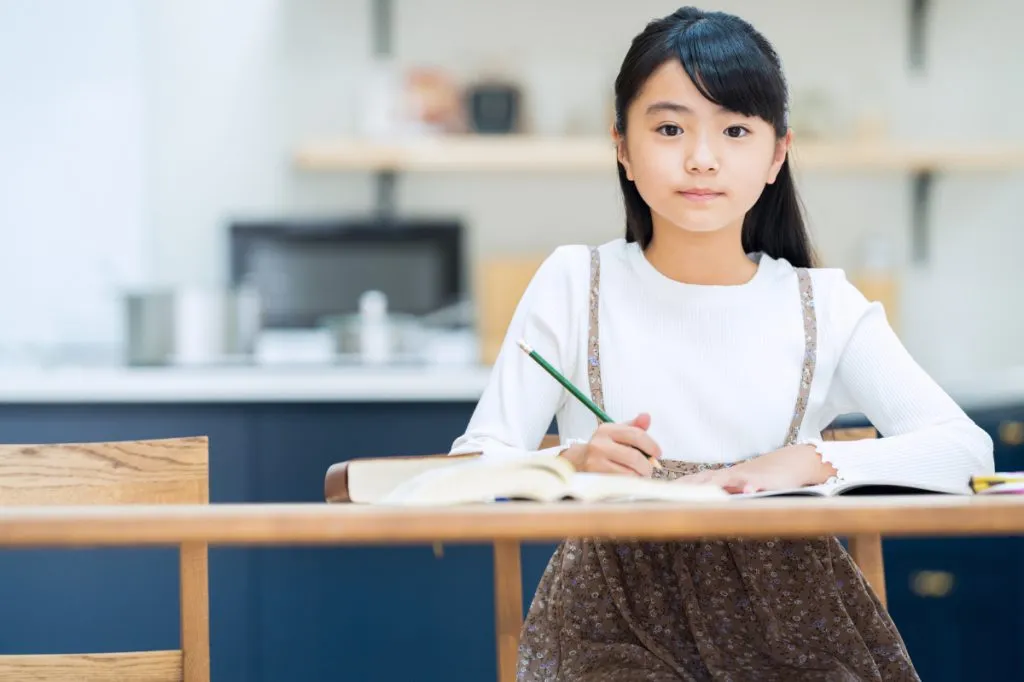 中学受験に向けた小学４年生の勉強法｜学習のコツや目安となる勉強時間、おすすめ塾など解説