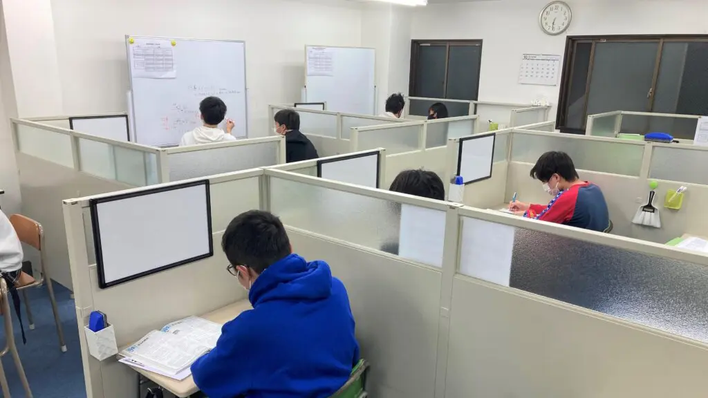 56730_個別指導wam 名神校_教室内