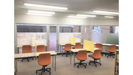 個別教室トライ_61425_摂津富田駅前校_教室内(02)