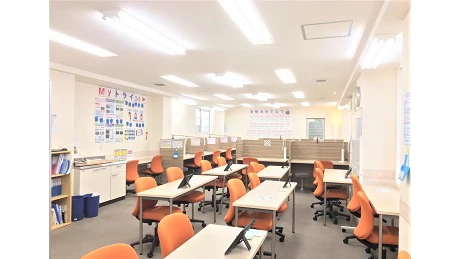 個別教室トライ_61490_栗林公園駅前校_教室内(01)