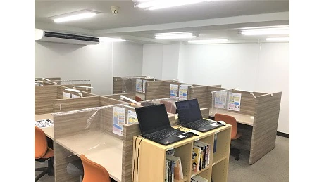 個別教室トライ_61425_摂津富田駅前校_教室内(01)