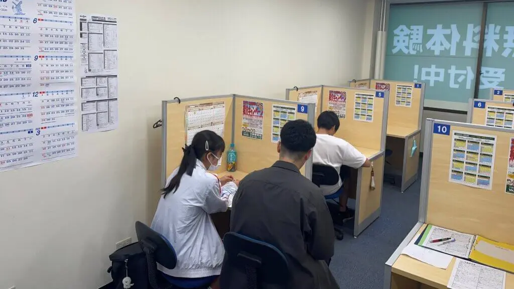 117013_個別指導wam 小樽駅前校_教室内