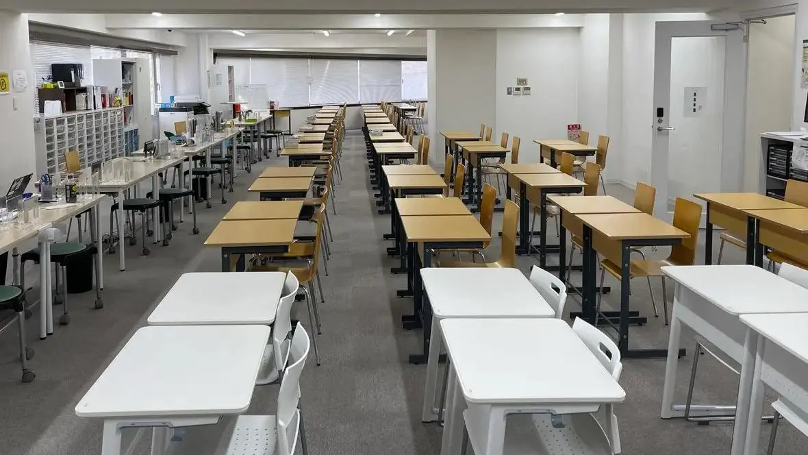 坪田塾_75526_都立大学駅前校_教室内