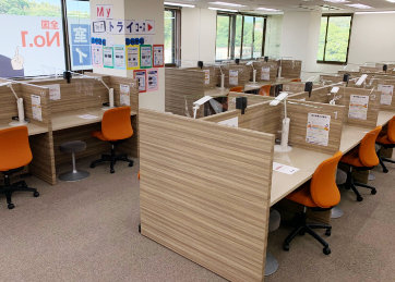 個別教室トライ_61570_新飯塚校_教室内(01)