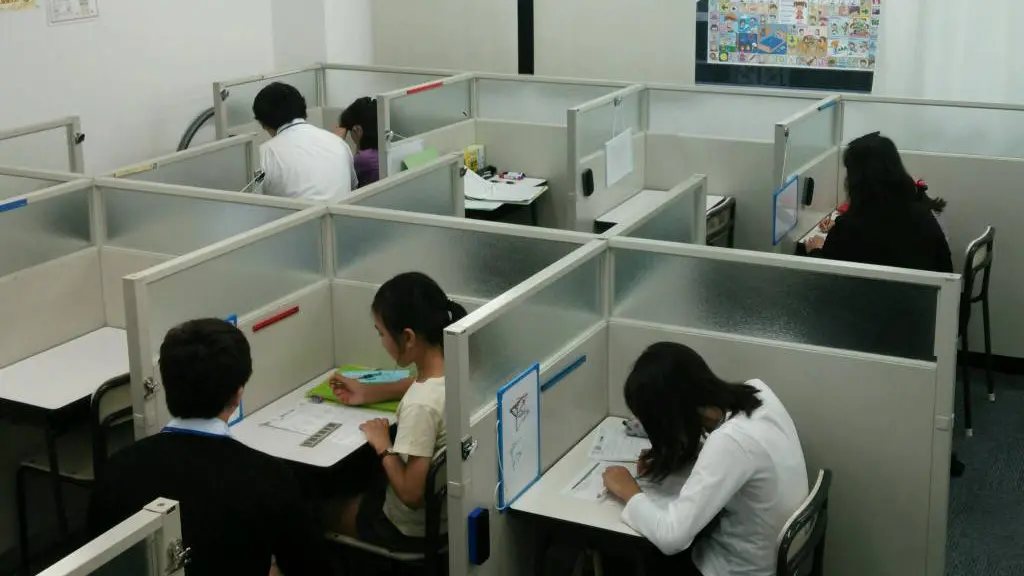 56768_個別指導wam 高見校_教室内