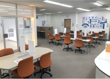 個別教室トライ_61614_伊集院校_教室内(02)