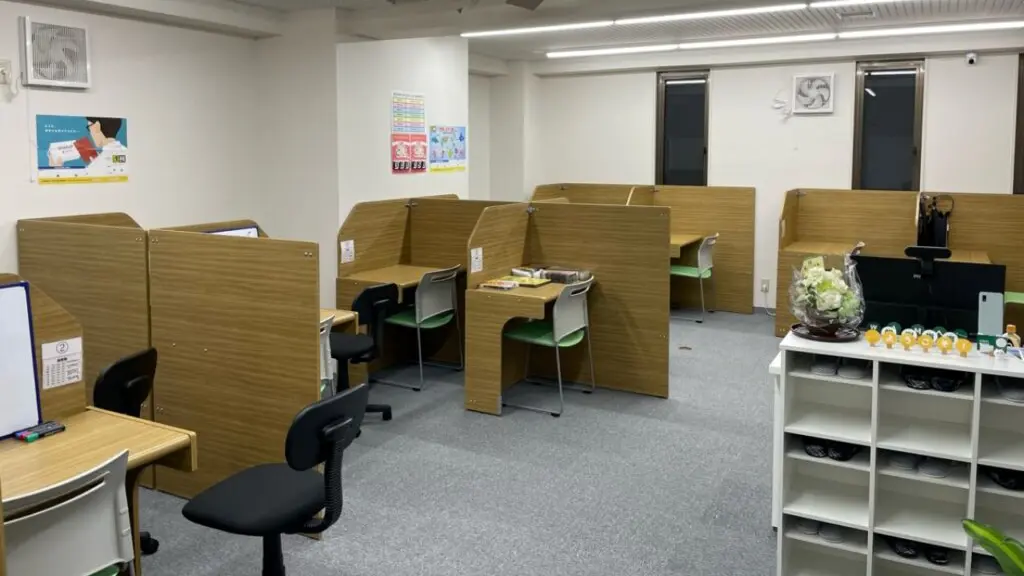 125012_個別指導wam 横浜中山校_教室内