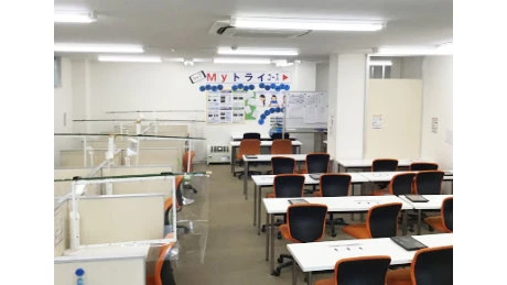 個別教室トライ_61520_西条駅前校_教室内(01)