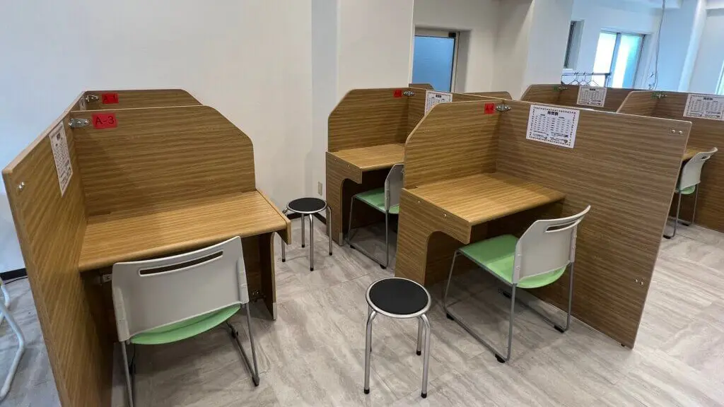 139634_個別指導wam 雑色校_教室内＿