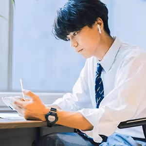 汎用 3 24 高校生 男子勉強中