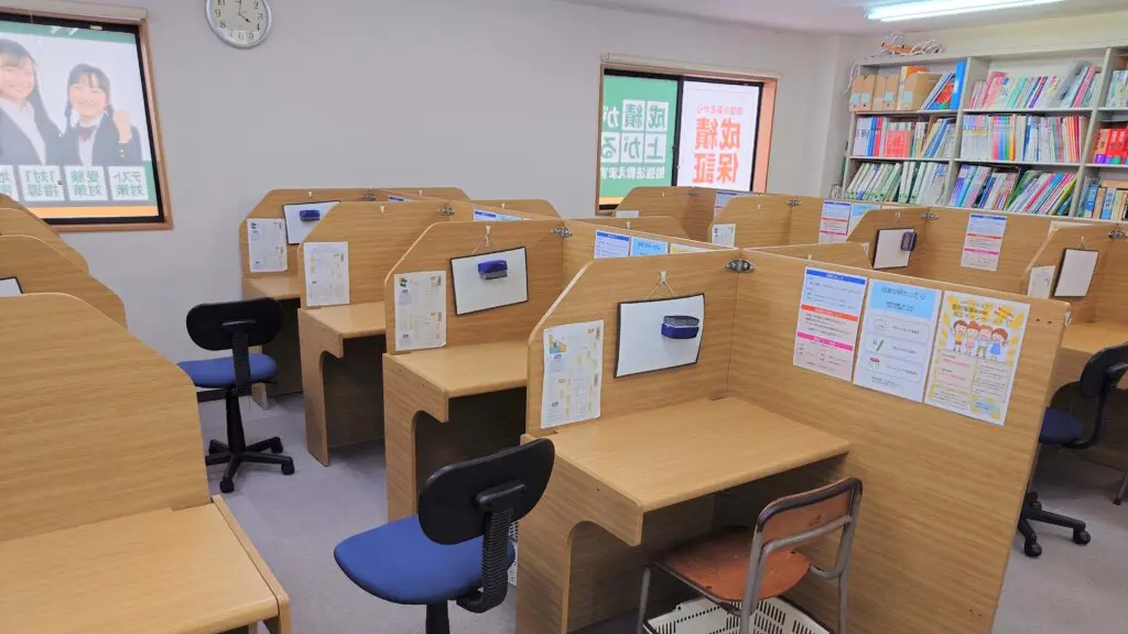 56708_個別指導wam 山崎北校_教室内