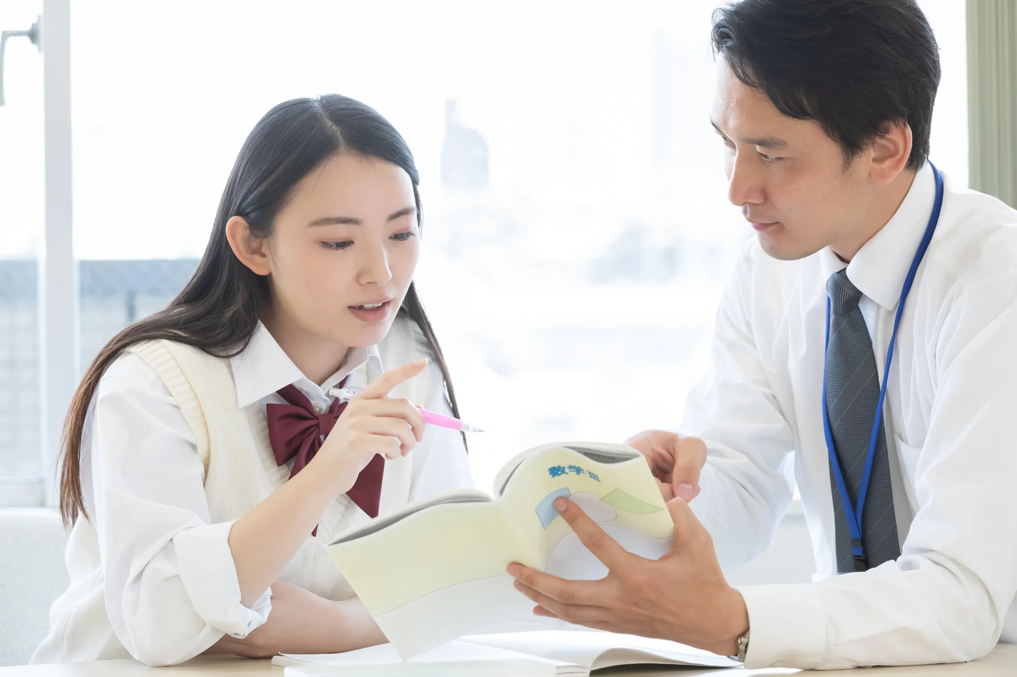 大学受験に向けた高校生の夏休み平均勉強時間｜学年別や国公立・私立別に紹介