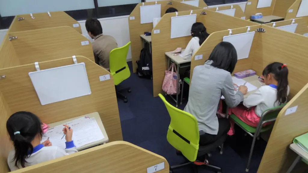 56787_個別指導wam 津田校_教室内