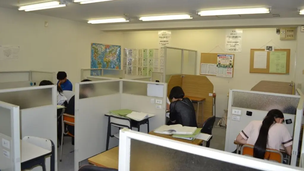 56734_個別指導wam 桃山台校_教室内