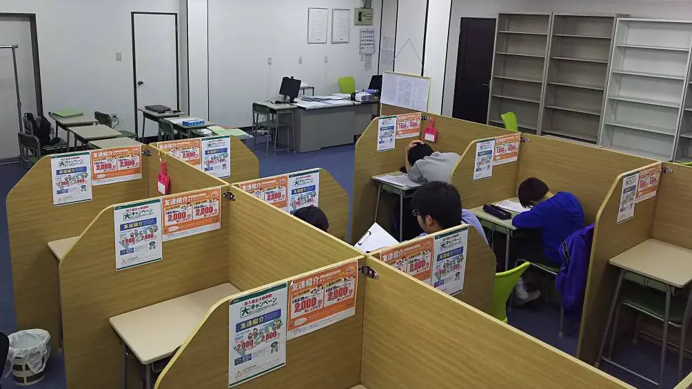 56781_個別指導wam 平田校_教室内