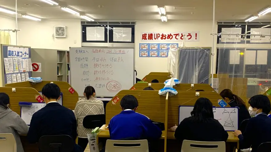 61885_個別指導wam 田名校_教室内