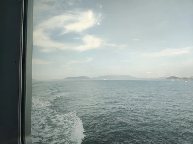 船から見た小豆島の風景