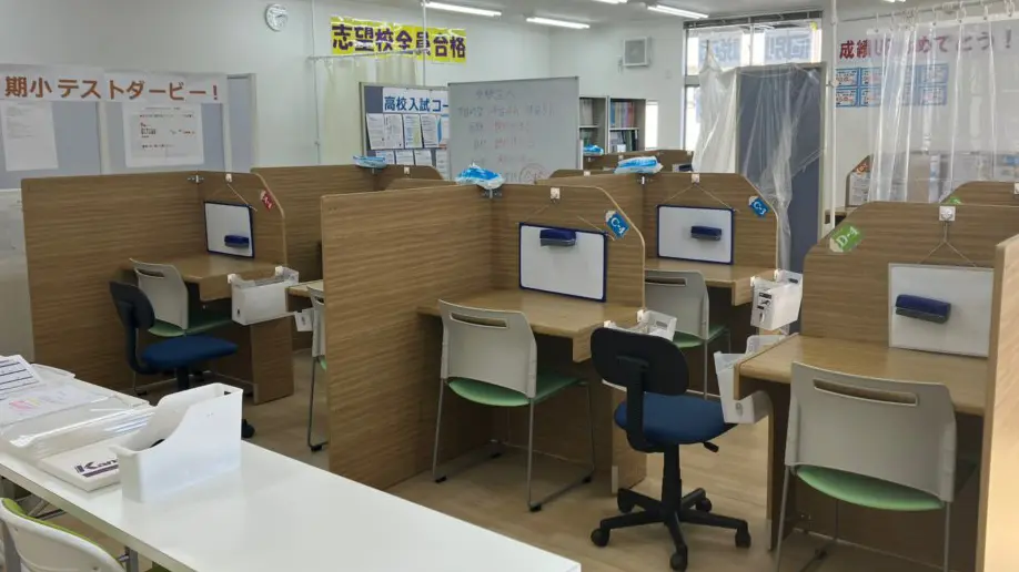 61885_個別指導wam 田名校_教室内