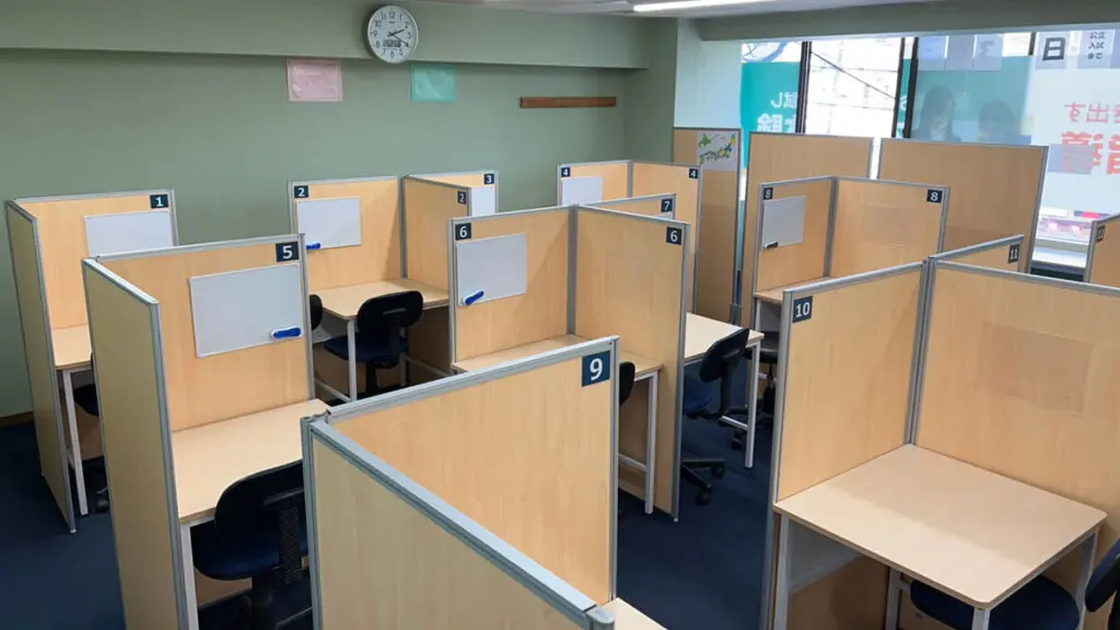 63642_個別指導wam 橿原神宮前駅前校_教室内