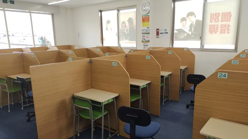 56783_個別指導wam 氷室町校_教室内