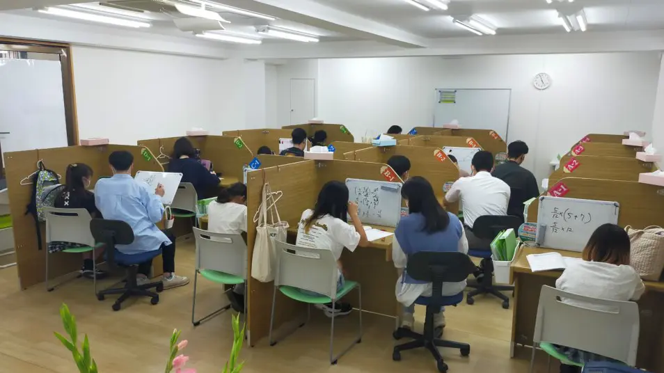 61884_個別指導wam 茅ヶ崎香川校_教室内
