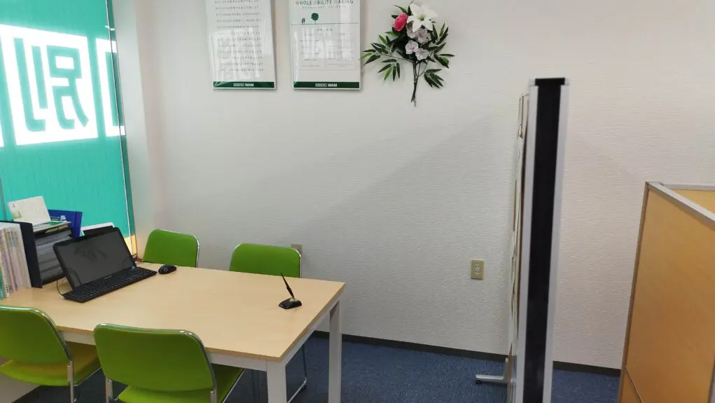 63641_個別指導wam 天理駅前校_教室内