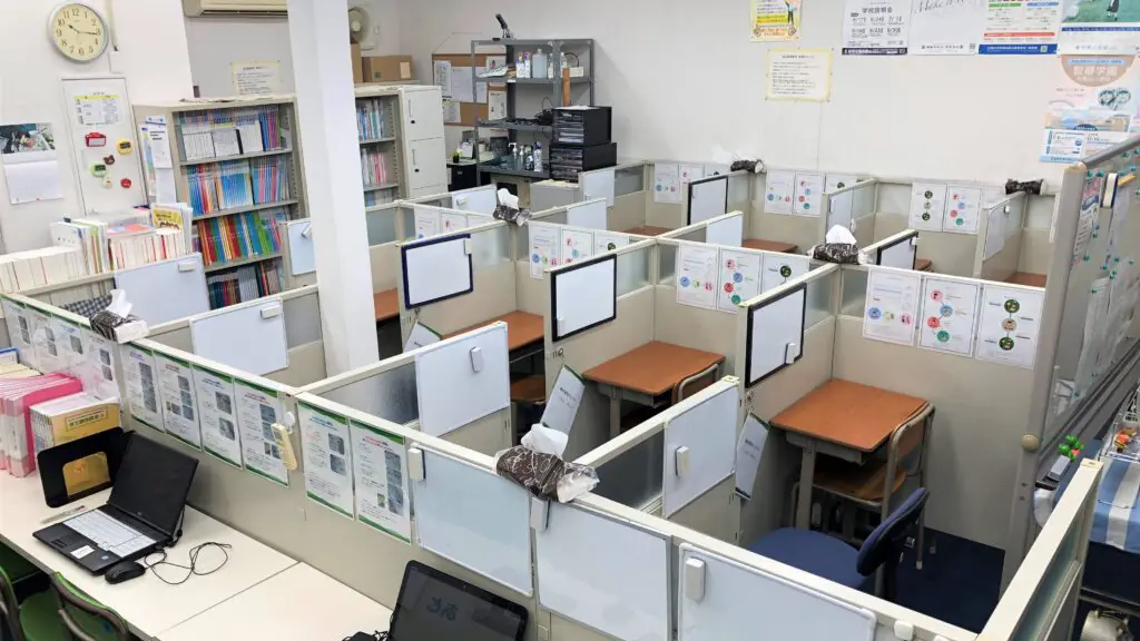 56701_個別指導wam 岩出那高前校_教室内