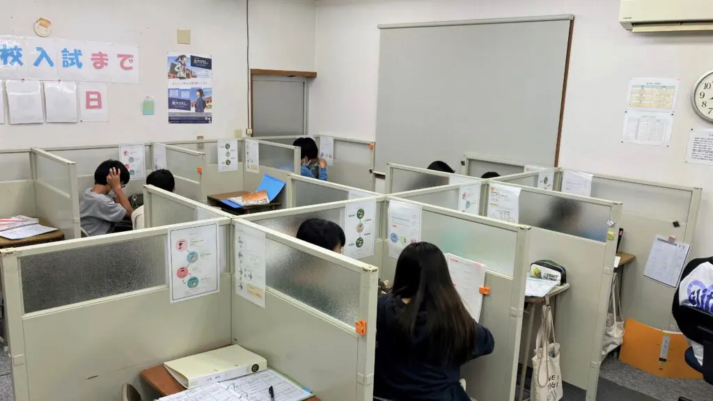 56717_個別指導wam 高積校_教室内