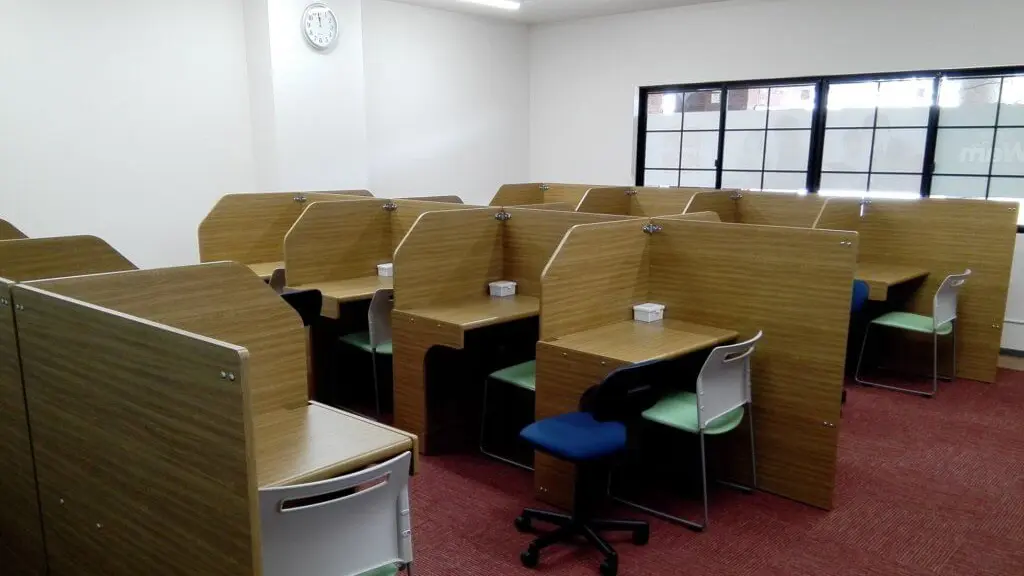 56802_個別指導wam ふじと台校_教室内