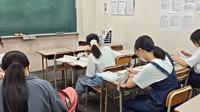 61933 サインワン川口東本郷校 教室1