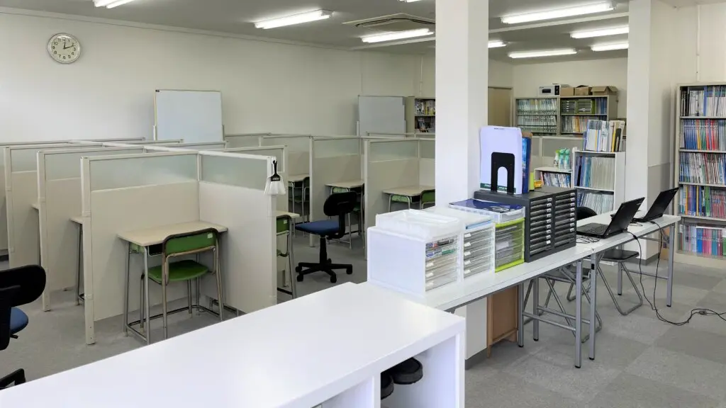 56760_個別指導wam 筑紫が丘校_教室内