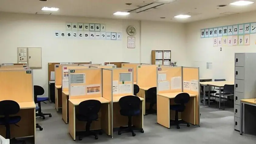 62477_個別指導wam 堺市駅前校_教室内