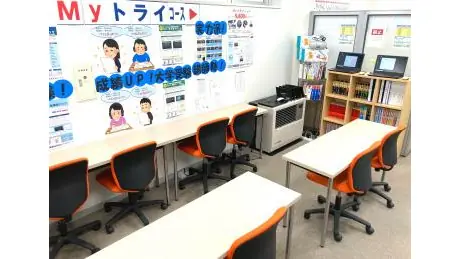 個別教室トライ_61049_本八戸校_教室内(02)