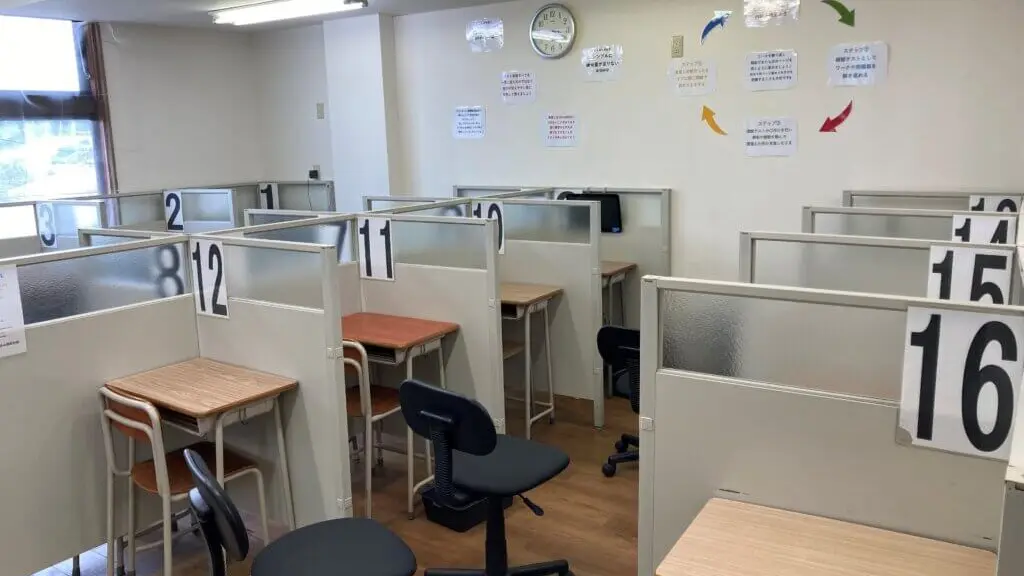 56754_個別指導wam 小山田桜台校_教室内