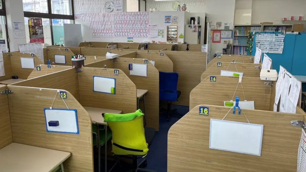 56782_個別指導wam 寺戸校_教室内