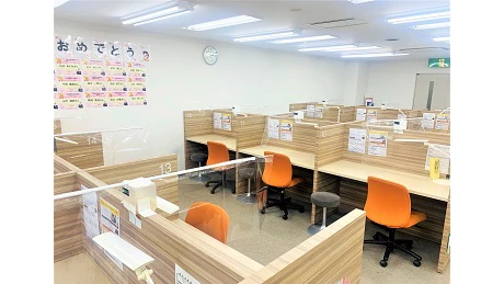 個別教室トライ_61449_学園前駅前校_教室内(01)